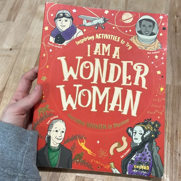 SoftBank I am Wonder Woman activity book